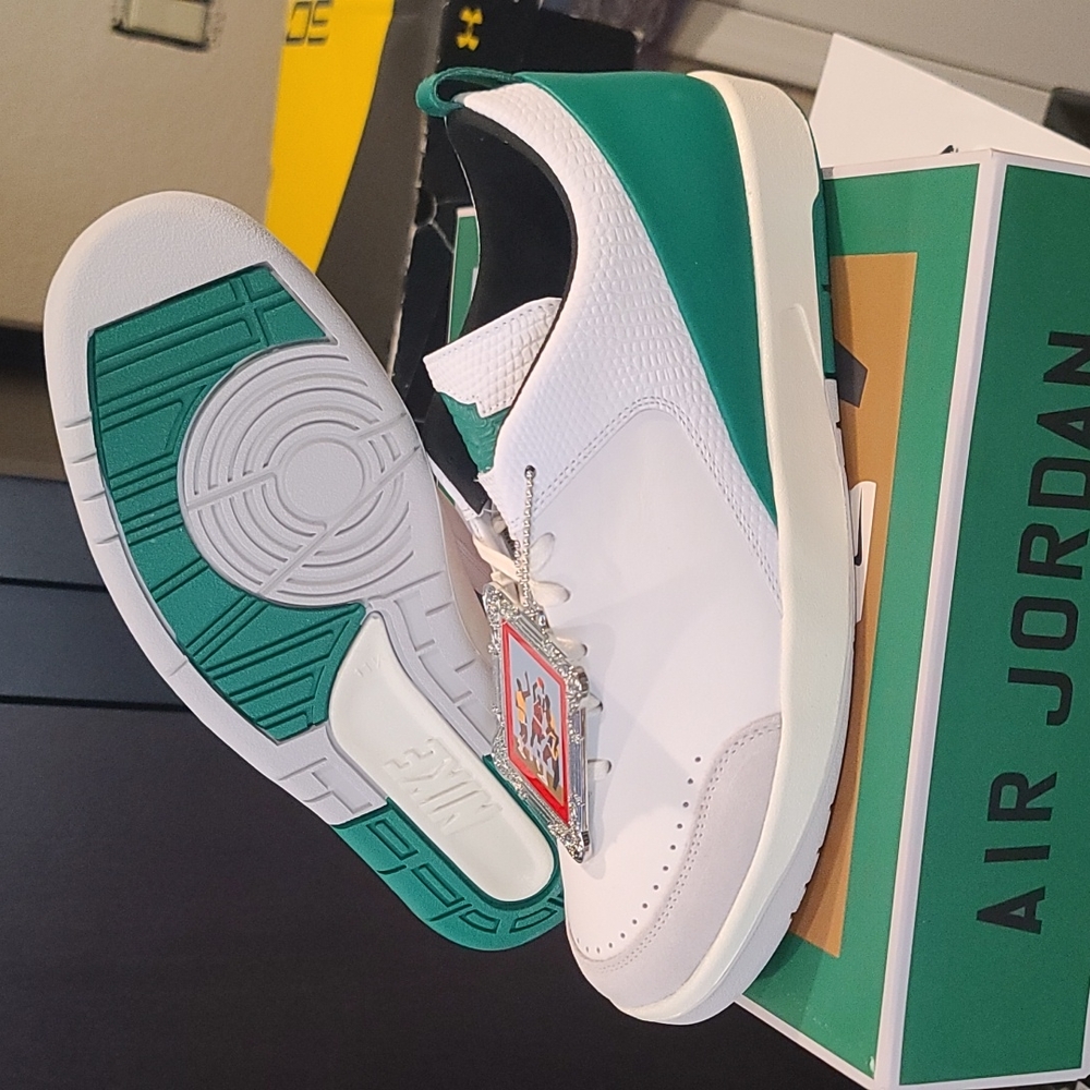 Air jordan 2 Retro Low Se Nina Chanel Abney limited